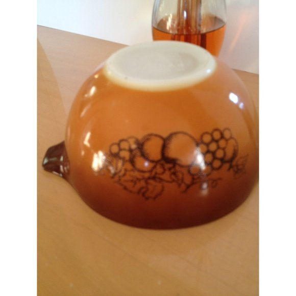 Vintage Pyrex #441 Old Orchard Cinderella Bowl 1.5 pt. - Picture 2 of 2